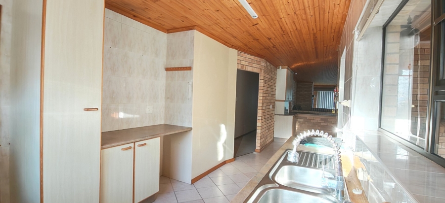 5 Bedroom Property for Sale in Dana Bay Western Cape